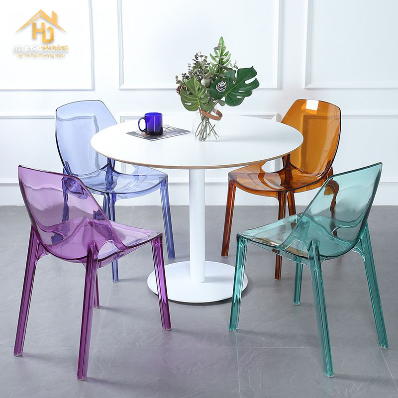 ban-ghe-nhua-acrylic Nhựa Acrylic Là Gì? Giữa Nhựa Acrylic Và Kính Nên Chọn Loại Nào?