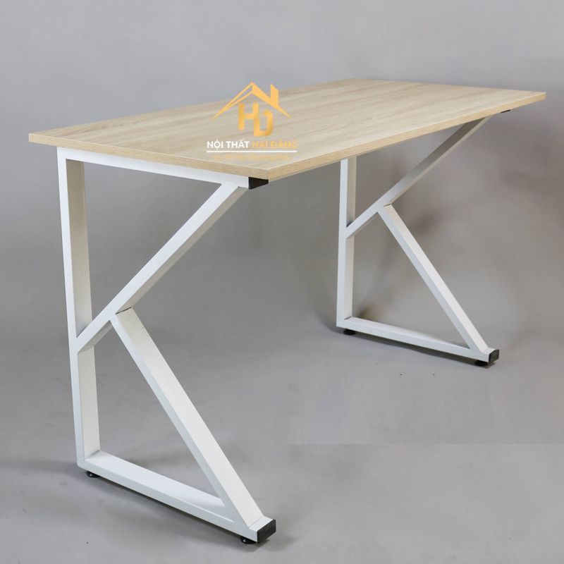 ban-nhan-vien-chu-k Cách chọn bàn làm việc nhân viên văn phòng tiết kiệm diện tích