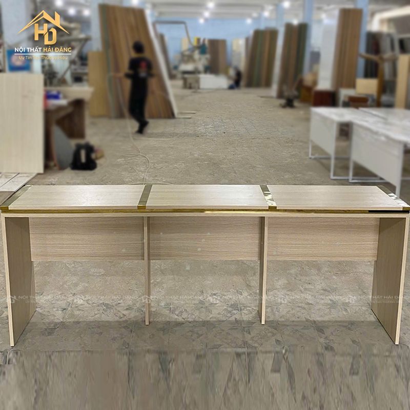 cum-ban-lam-viec-nhom Cách chọn bàn làm việc nhân viên văn phòng tiết kiệm diện tích