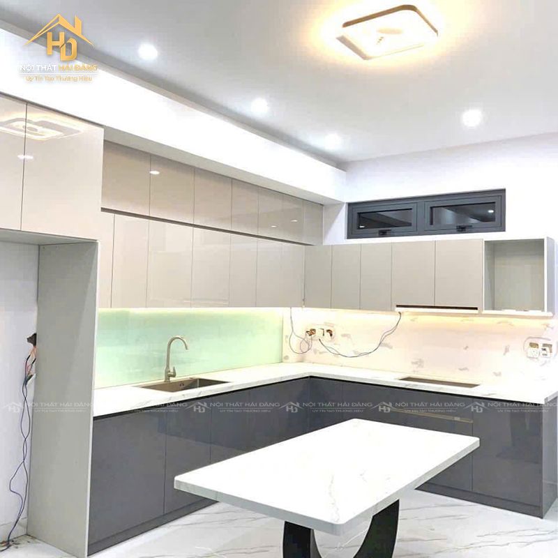 tu-bep-nhua-acrylic Nhựa Acrylic Là Gì? Giữa Nhựa Acrylic Và Kính Nên Chọn Loại Nào?