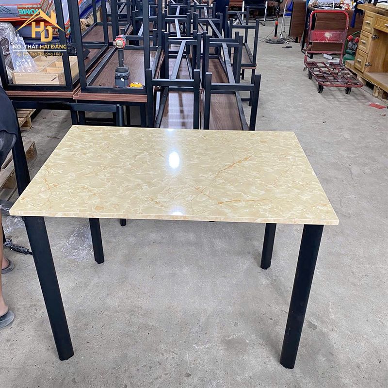 Top 10 bàn làm việc chân sắt mặt gỗ được ưa chuộng năm 2026 uu-diem-ban-lam-viec-chan-sat Top 10 bàn làm việc chân sắt mặt gỗ được ưa chuộng năm 2026