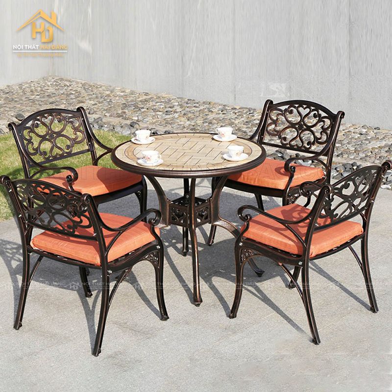 ban-ghe-cafe-san-vuon Sơn tĩnh điện là gì? Cách chọn bàn ghế sắt sơn tĩnh điện phù hợp