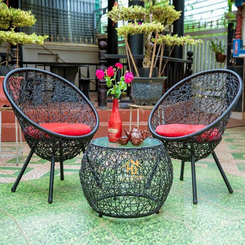 ban-ghe-sat-nghe-thuat Sơn tĩnh điện là gì? Cách chọn bàn ghế sắt sơn tĩnh điện phù hợp