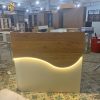Quầy lễ tân bo góc màu be phối nâu