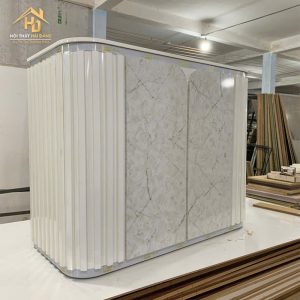 Quầy lễ tân trắng giả vân đá