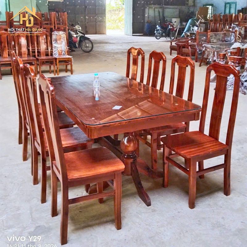 ban-an-mat-kinh-chan-go Top 10 Mẫu Bàn Ăn Mặt Kính Đẹp, Sang Trọng Cho Gia Đình