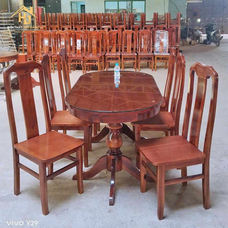 ban-an-mat-kinh-oval Top 10 Mẫu Bàn Ăn Mặt Kính Đẹp, Sang Trọng Cho Gia Đình