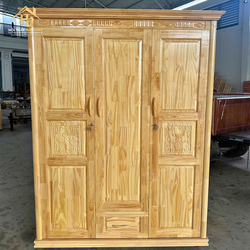 Tủ Quần Áo Gỗ Thông Chạm Hoa Văn tu-go-thong-2 Tủ Quần Áo Gỗ Thông Chạm Hoa Văn