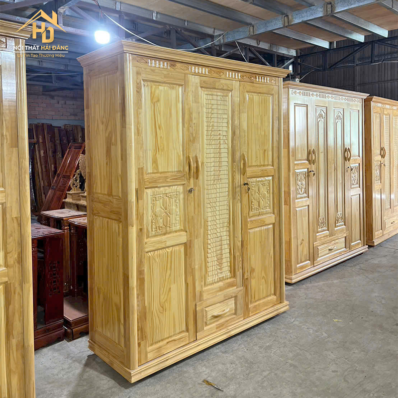 Tủ Quần Áo Gỗ Thông Chạm Hoa Văn tu-go-thong-4 Tủ Quần Áo Gỗ Thông Chạm Hoa Văn