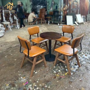 bàn ghế cafe gỗ tựa sắt bọc nệm nâu