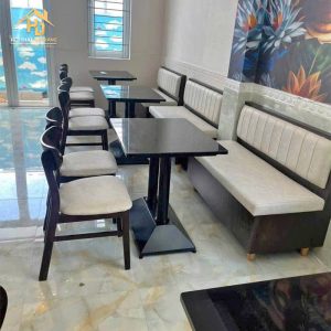 bàn ghế cafe kèm sofa băng nệm kem